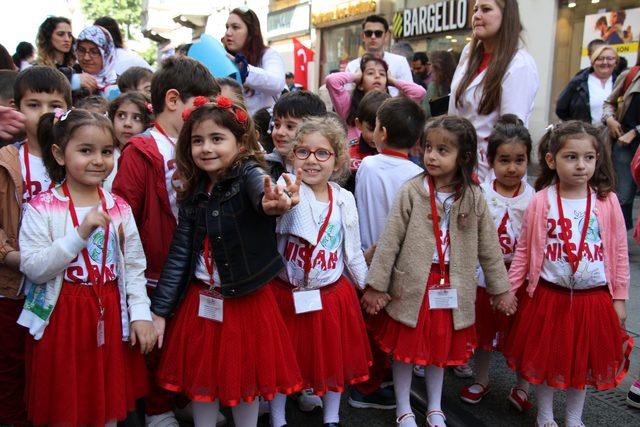 Taksim’de 23 Nisan coşkusu