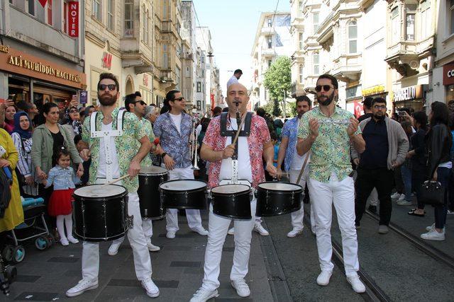 Taksim’de 23 Nisan coşkusu