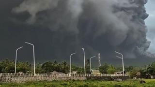 Mayon yanardağı patladı: Yerleşim yerleri küle döndü!