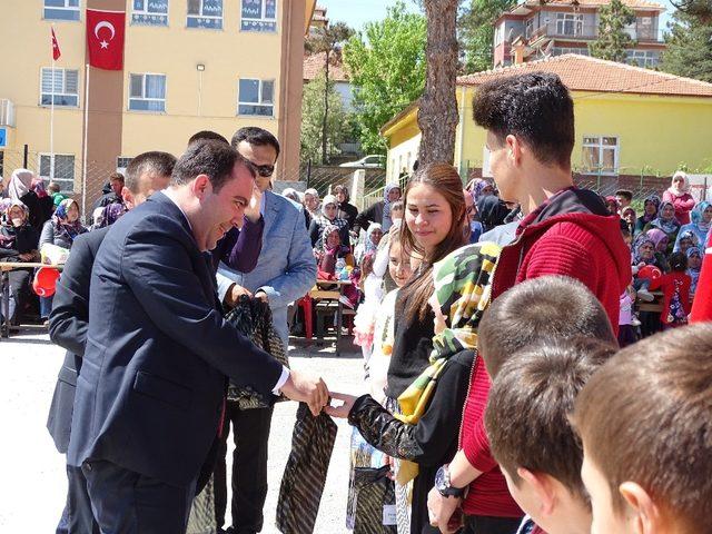 Hisarcık’ta başarılı öğrenciler ödüllendirildi