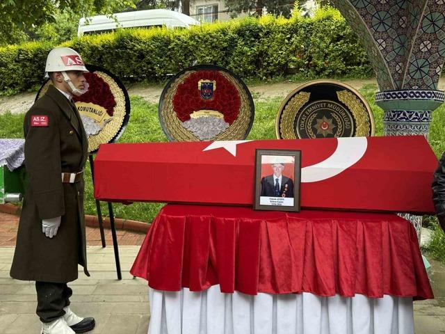 Kıbrıs gazisi son yolculuğuna uğurlandı 5