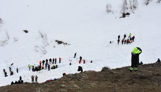 Artvin'de &ccedil;ığ altında kalan &ccedil;obanı arama &ccedil;alışmalarına devam edildi