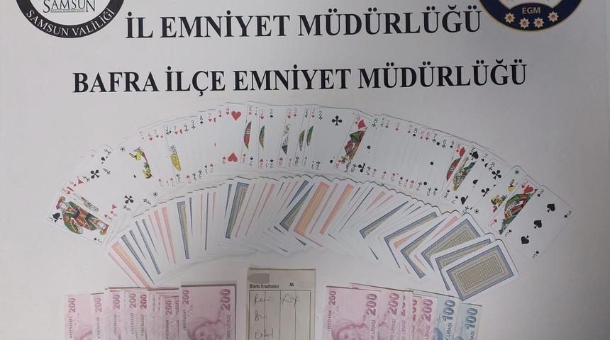 Bafra&rsquo;da kıraathaneye kumar baskını: 5 kişiye 58 bin TL ceza