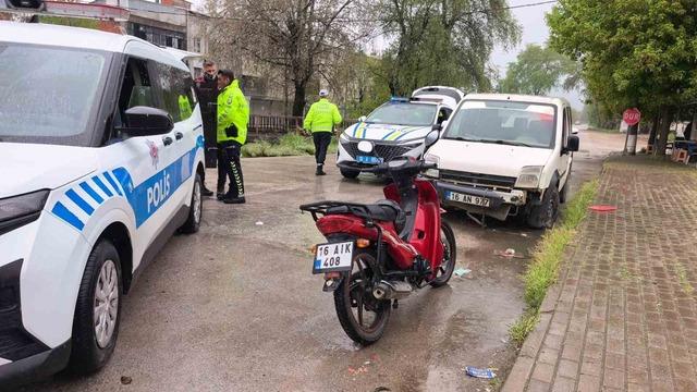 Ehliyetsiz s&uuml;r&uuml;c&uuml; zorluk &ccedil;ıkarınca biber gazı yedi 2