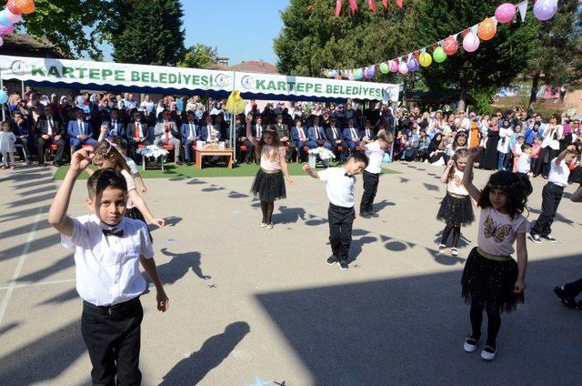 Kartepe’de 23 Nisan Ulusal Egemenlik ve Çocuk Bayramı coşkuyla kutlandı