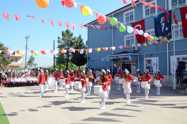 Kartepe’de 23 Nisan Ulusal Egemenlik ve Çocuk Bayramı coşkuyla kutlandı