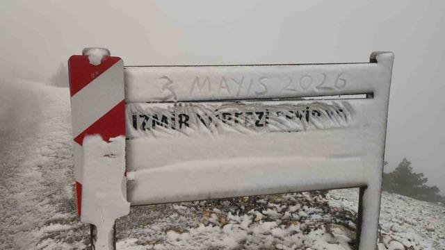 Spil Dağı&rsquo;na Mayıs ayında kar yağdı 6