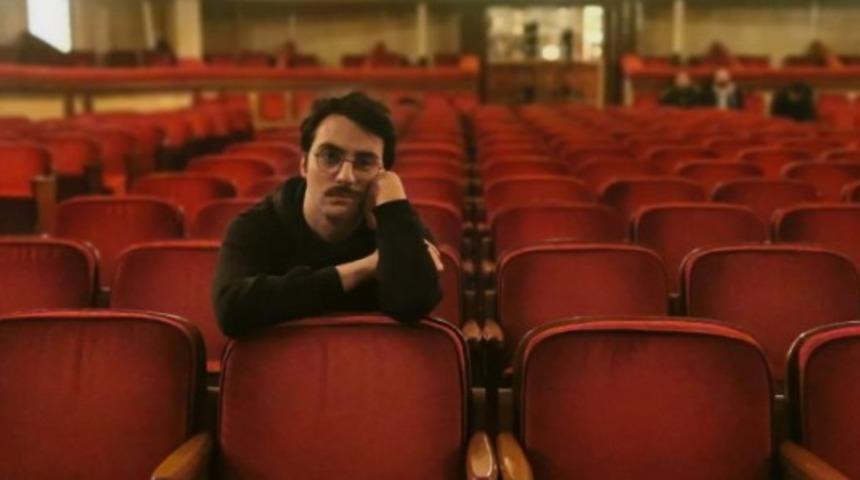 Hen&uuml;z 30 yaşındaydı... Gen&ccedil; komedyen Kaan Sertdemir'den acı haber geldi