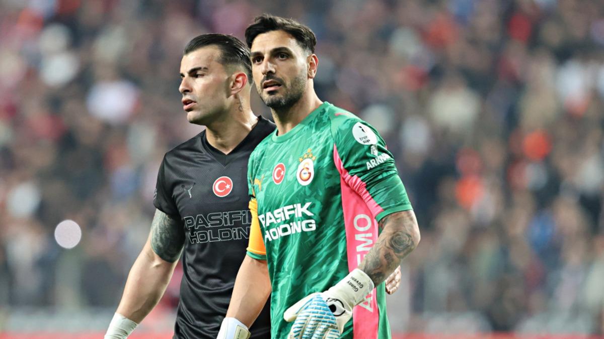 T&uuml;mer Metin den Galatasaraylı isme ciddi uyarı! &Ccedil;anlar &ccedil;alıyor diyerek işaret etti 2