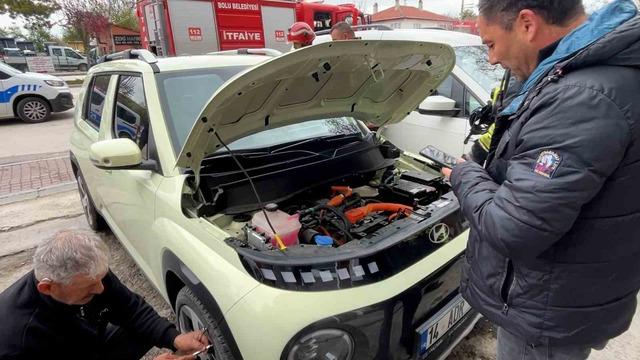 Elektrikli ara&ccedil;tan dumanlar y&uuml;kseldi, nedeni bulunamayınca &ccedil;ekiciyle g&ouml;t&uuml;r&uuml;ld&uuml; 4