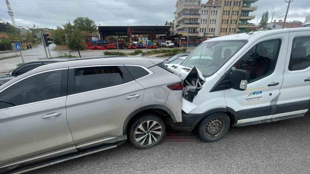 Çorum’da 3 araç çarpıştı: 2 yaralı