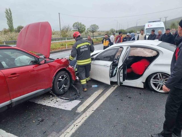 Akşehir&rsquo;de trafik kazası: 4 yaralı 1