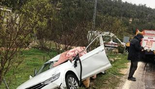 Mersin&rsquo;de otomobil ile tır &ccedil;arpıştı: 1 &ouml;l&uuml;, 2 yaralı