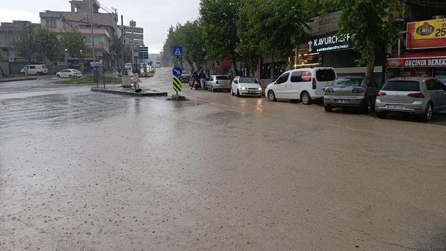 Kahramanmaraş’ta gök gürültü sağanak yagış etkili oldu 6