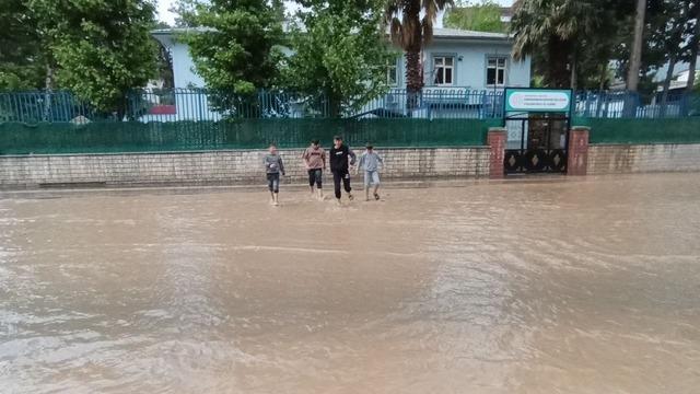 Kahramanmaraş’ta gök gürültü sağanak yagış etkili oldu 1