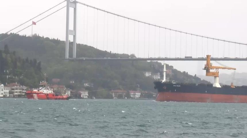 İstanbul Boğazı'nda gemi arızası! Trafik &ccedil;ift y&ouml;nl&uuml; askıya alındı