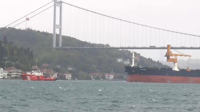 İstanbul Boğazı'nda gemi arızası! Trafik çift yönlü askıya alındı