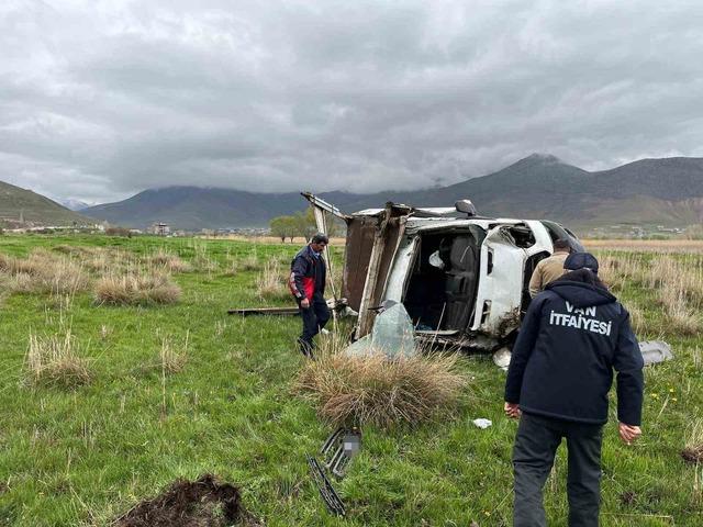 Van&rsquo;ın Gevaş il&ccedil;esinde trafik kazası: 2 yaralı 1