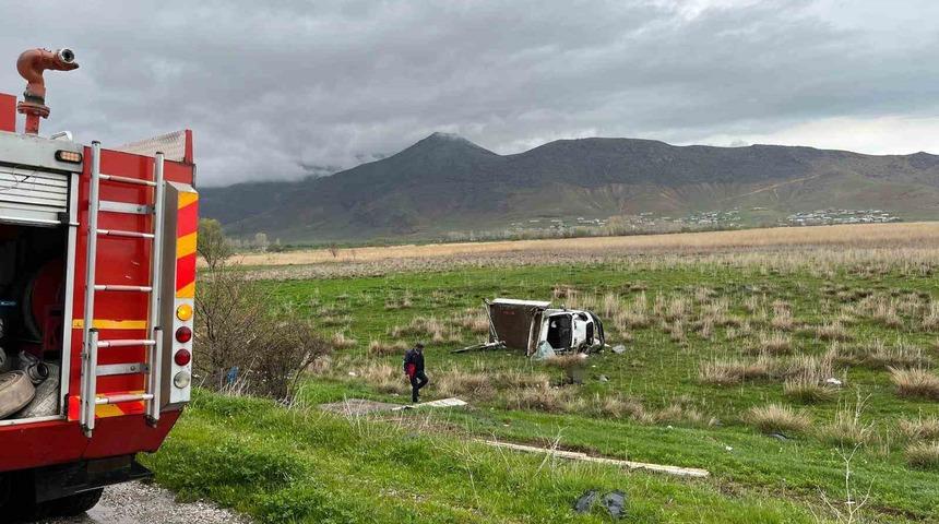 Van&rsquo;ın Gevaş il&ccedil;esinde trafik kazası: 2 yaralı