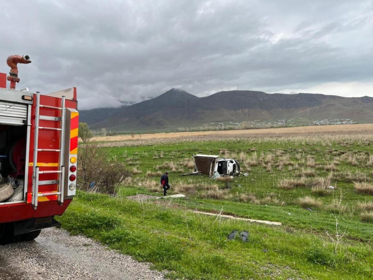 Van ın Gevaş il&ccedil;esinde trafik kazası: 2 yaralı 2