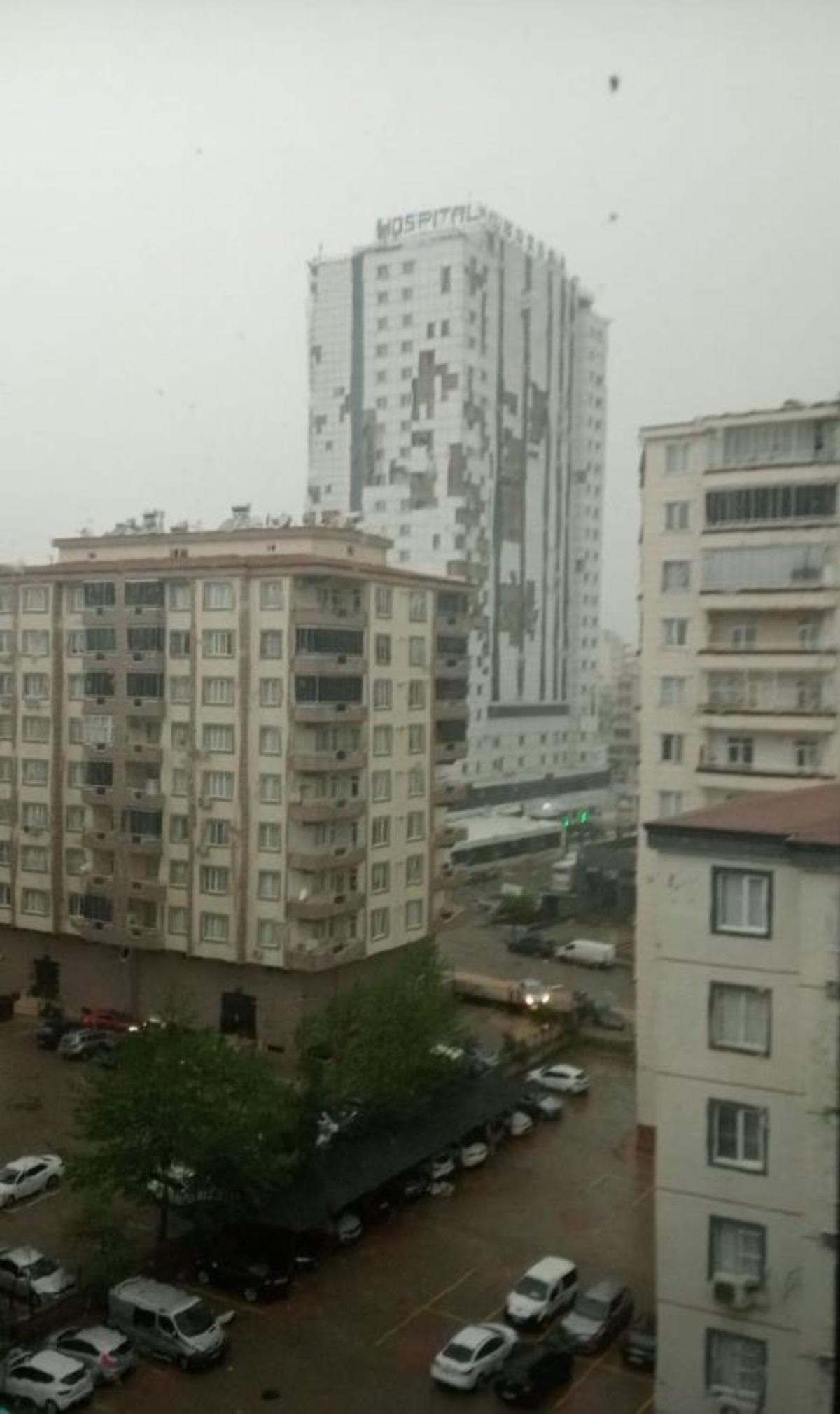 Sağanak ve fırtına Bossan Hastanesine b&uuml;y&uuml;k zarar verdi 1
