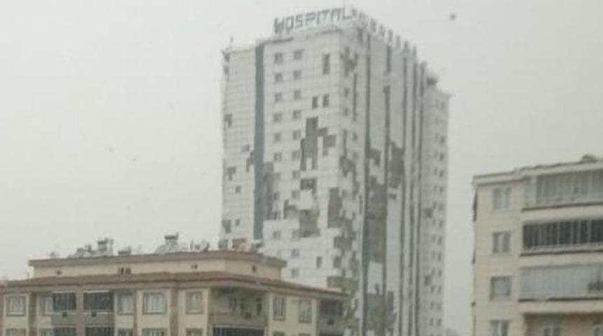 Sağanak ve fırtına Bossan Hastanesine b&uuml;y&uuml;k zarar verdi