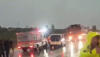 Yolcu otob&uuml;s&uuml; şarampole devrildi! &Ouml;l&uuml; ve yaralılar var