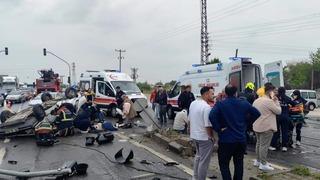 Takla atan otomobil ters döndü: 2'si çocuk 5 yaralı