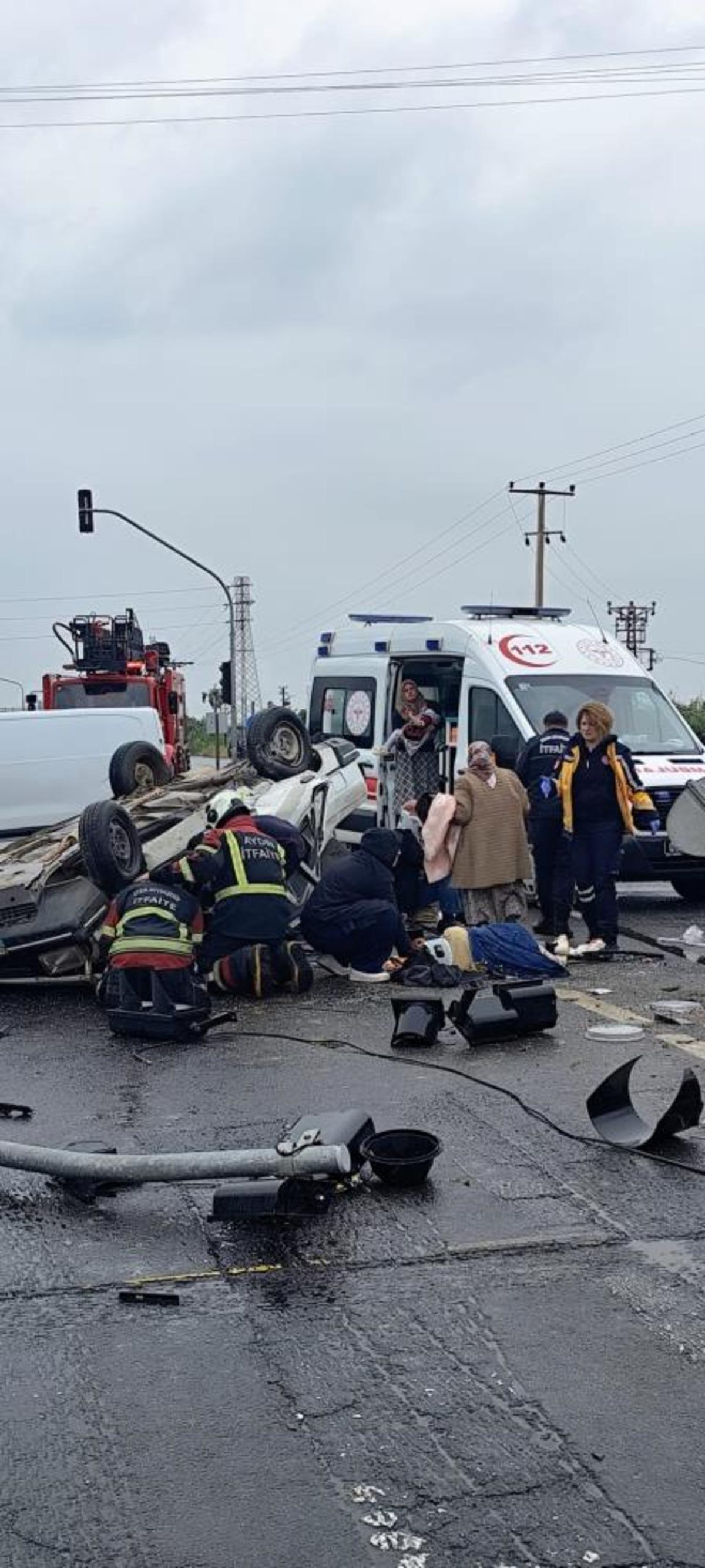 Takla atan otomobil ters d&ouml;nd&uuml;: 2 si &ccedil;ocuk 5 yaralı 2