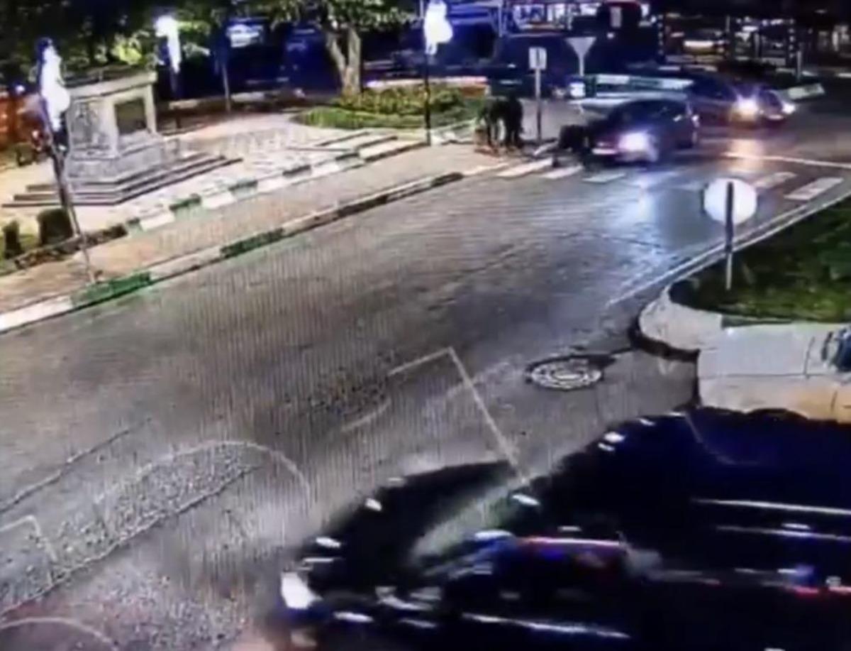 Otomobilin yayaya &ccedil;arpma anı g&uuml;venlik kamerasında: 1 &ouml;l&uuml; 1