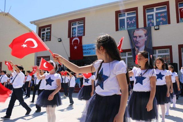 Kırka’da çocukların 23 Nisan coşkusu