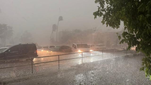 Gaziantep ve Şanlıurfa'yı şiddetli fırtına, sağanak ve dolu vurdu: Ölü ve yaralılar var