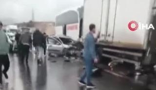 TAG Otoyolu'nda zincirleme kaza: 1'i ağır 5 yaralı
