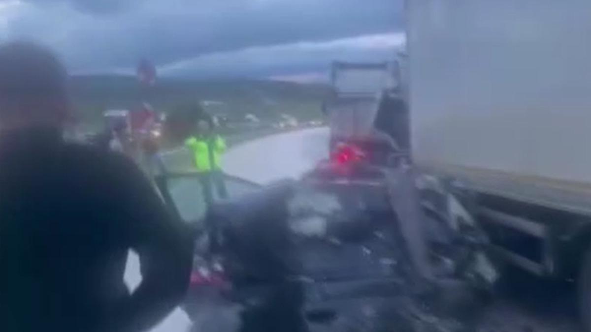 TAG Otoyolu nda zincirleme trafik kazası: 1 i ağır 5 yaralı 1