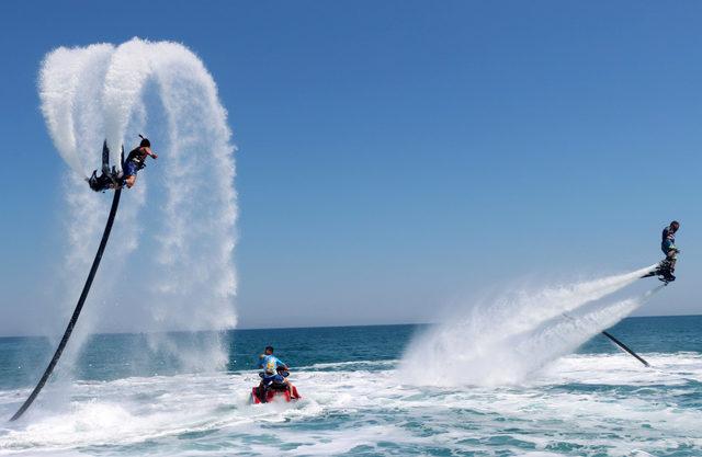 Flyboardla deniz üstünde Türk bayrağı açtılar