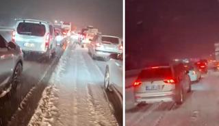 Antalya-Afyon yolu, yoğun kar yağışı nedeniyle trafiğe kapandı