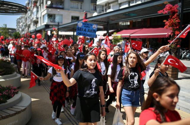 Antalyalılar, çocuklar için yürüdü