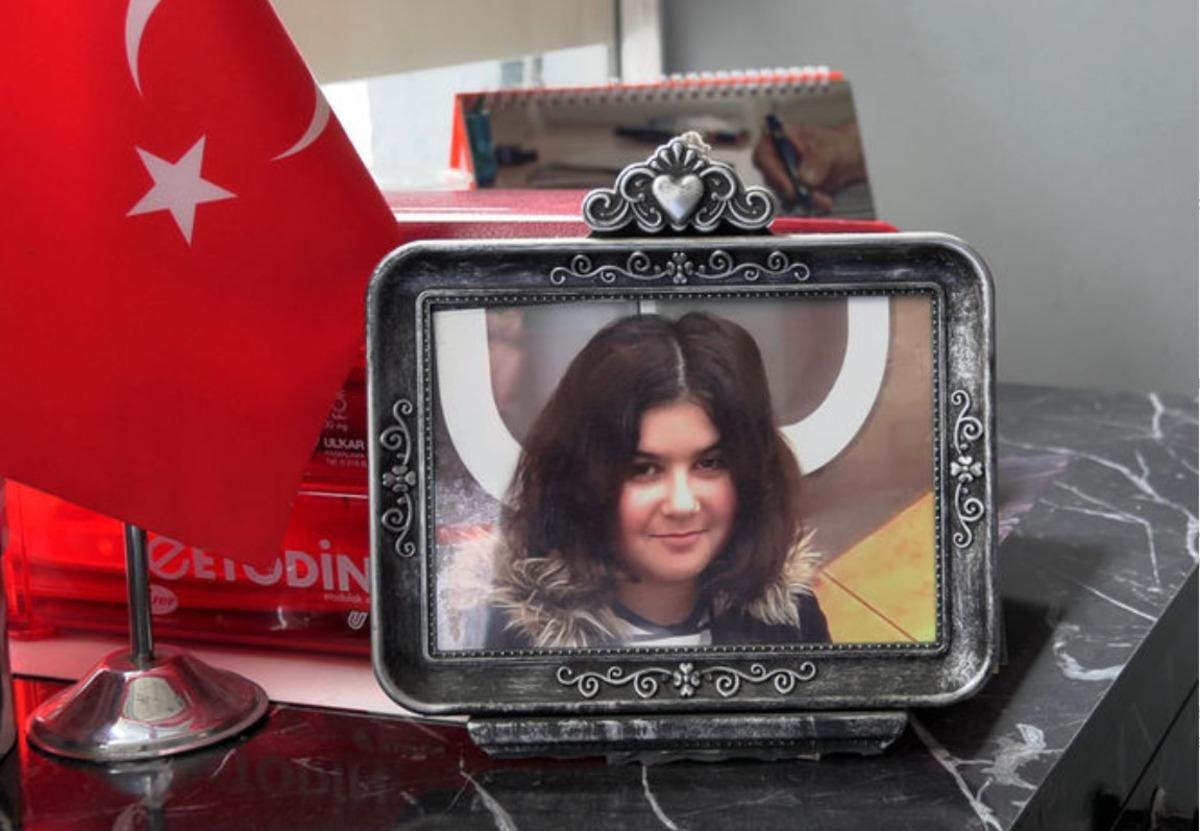 8 yıldır kaza biliniyordu! Rabia Naz &ouml;ld&uuml;r&uuml;ld&uuml; m&uuml;? O fotoğraf her şeyi değiştirdi 8