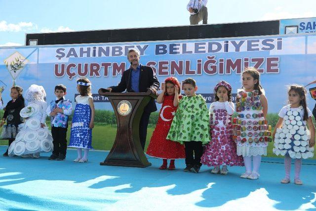 Şahinbey Belediyesi’nin uçurtmaları gökyüzünü renklendirdi