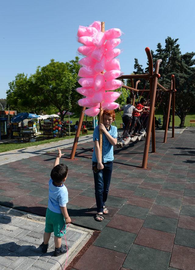 23 Nisan'da pamuklu şeker sattılar