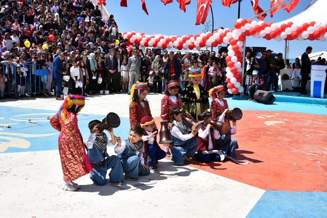 Van, Hakkari ve Bitlis'te 23 Nisan coşkusu