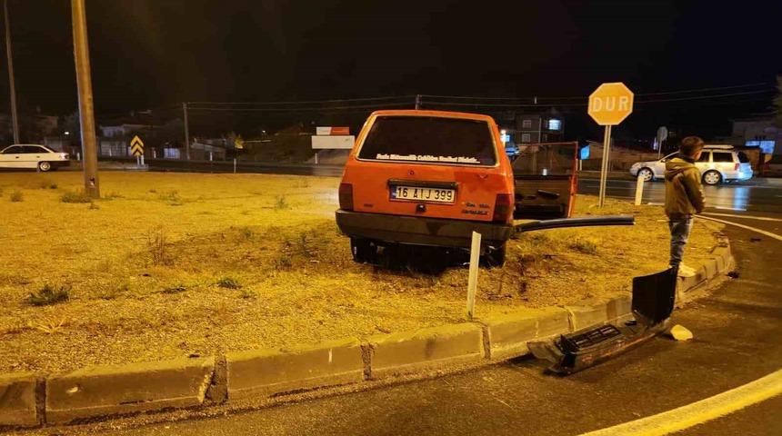 Isparta&rsquo;da iki otomobil kavşakta &ccedil;arpıştı
