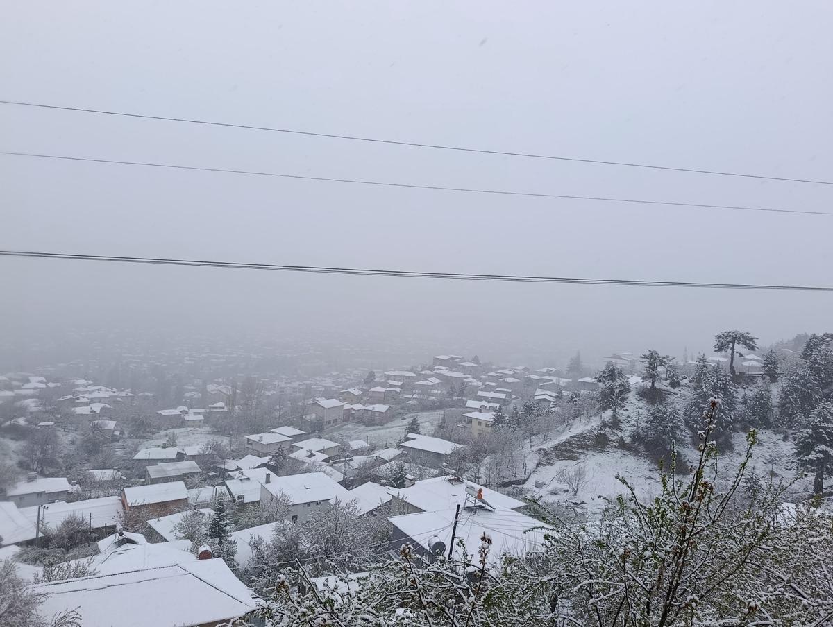 T&uuml;rkiye&rsquo;de şaşırtan manzara! Mayıs ayında Adana ya kar yağdı 1