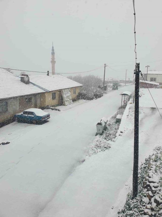 Isparta&rsquo;da mayıs ayında kar bereketi kartpostallık g&ouml;r&uuml;nt&uuml;ler oluşturdu 4