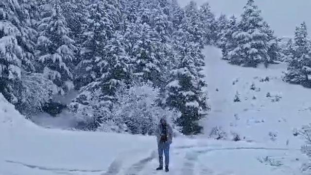 Isparta’da mayıs ayında kar bereketi kartpostallık görüntüler oluşturdu