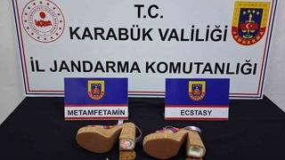 Kadın ayakkabısının topuğundan uyuşturucu çıktı: 3 şüpheli adliyede