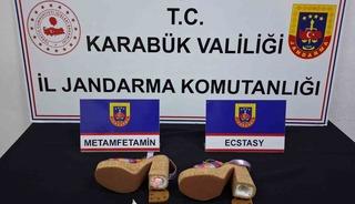 Kadın ayakkabısının topuğundan uyuşturucu &ccedil;ıktı