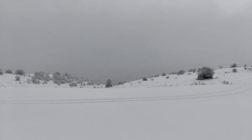 Keltepe Kayak Merkezi&rsquo;nde kar yağışı etkili oldu