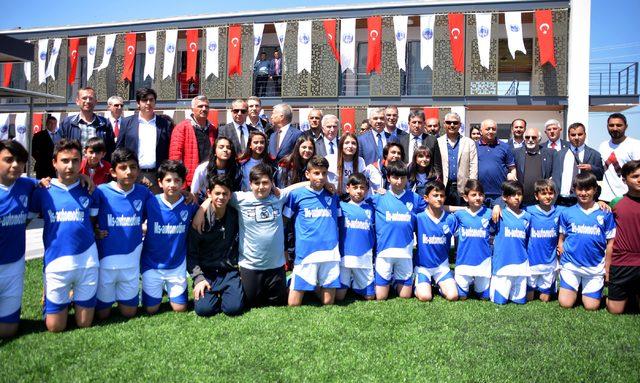 Kayseri'de 44 amatör gençlik kulübüne birer tesis