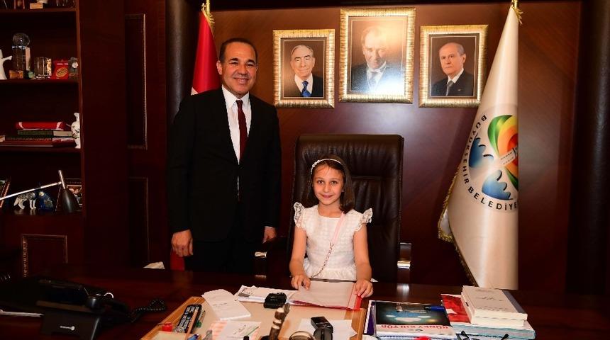 S&ouml;zl&uuml;, makam koltuğunu Ecem Ecrin Aydoğdu&rsquo;ya bıraktı